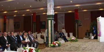 جامعة أسيوط تكرم “عمرو عثمان ” تقديرا لمجهودات صندوق مكافحة الإدمان فى التوعية وعلاج وتأهيل المرضى وتهديه درع الجامعة