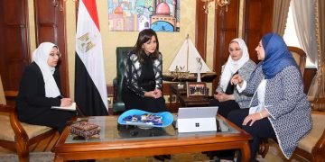 وزيرة الهجرة تبحث ترتيبات إطلاق المرحلة الثانية من التطبيق الإلكتروني لـ “اتكلم عربي” بالتعاون مع دار نهضة مصر