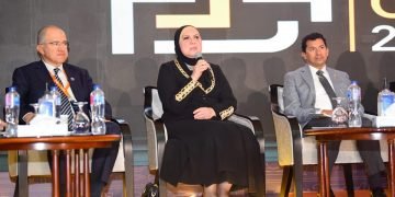 نيفين جامع: دفع عجلة التنمية الصناعية بصعيد مصر على رأس أولويات خطة عمل الوزارة