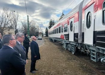 الوزير: الالتزام التام بالمواصفات الفنية ومواعيد توريد العربات للصفقة الأضخم في تاريخ سكك حديد مصر