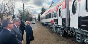 الوزير: الالتزام التام بالمواصفات الفنية ومواعيد توريد العربات للصفقة الأضخم في تاريخ سكك حديد مصر