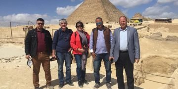 وفداً تليفزيونيا رومانيا في زيارة تعريفية لمصر