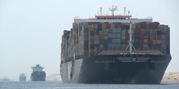 الفريق أسامة ربيع: “قناة السويس تسجل عبور  1713 سفينة خلال شهر فبراير بحمولات  100.1 مليون طن”