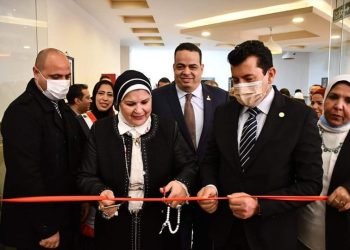 التخطيط والشباب والرياضة يقدمان 30 هدية للمرأة المعيلة فى الجمهورية الجديدة”