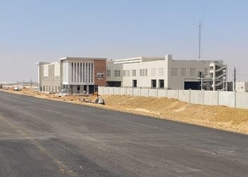 وزير الإسكان : الانتهاء من أعمال المرافق والطرق المؤدية لمحطات القطار الكهربائي بمدينة بدر