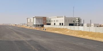 وزير الإسكان : الانتهاء من أعمال المرافق والطرق المؤدية لمحطات القطار الكهربائي بمدينة بدر