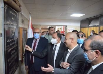 رئيس جامعة بني سويف يفتتح وحدة التفتيت بالموجات التصادمية بالمستشفى  الجامعي