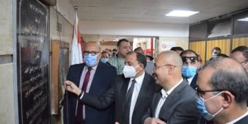 رئيس جامعة بني سويف يفتتح وحدة التفتيت بالموجات التصادمية بالمستشفى  الجامعي