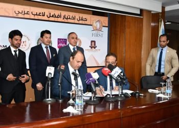 وزير الشباب والرياضة ورئيس مجلس إدارة الأهرام يشهدان عقد تسويق جائزة «The First»