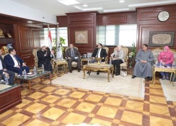 محافظ بني سويف ووزير الأوقاف يشهدان استلام 3أطنان لحوم من صكوك الإطعام لتوزيعها على الأولى بالرعاية