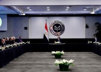 رئيس الوزراء: مصر تتطلع إلى جذب المزيد من الاستثمارات الفرنسية المباشرة في القطاعات ذات الأولوية لا سيما توطين صناعة السيارات الكهربائية