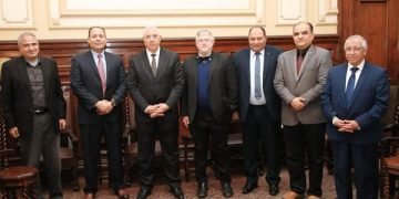 وزير الزراعة يبحث مع ممثل جامعة فلوريدا الأمريكية تخفيض أسعار شتلات الفراولة وإنشاء مركزا عالميا  لإنتاج أجود الأصناف