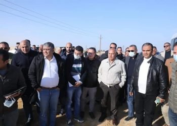 وزير النقل :يتابع مشروع تطوير طريق الصعيد الصحراوي الغربي