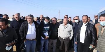 وزير النقل :يتابع مشروع تطوير طريق الصعيد الصحراوي الغربي