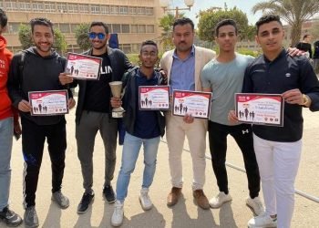 مهدى .. يؤكد على أهمية الأنشطة الطلابية