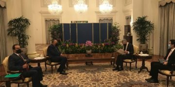 شكري يسلم رسالة موجهة من الرئيس إلى رئيس الوزراء السنغافوري