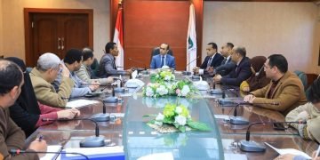 اجتماعا موسعا بحضور جميع الجهات المعنية لمناقشة ضبط منظومة الأسعار والرقابة على الأسواق بسوهاج