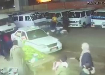 شارع العشرين بفيصل يشهد حادث مؤسف  لسيارة تدهس عدداً من المواطنين وفرار صاحبها