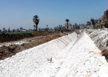 محافظ سوهاج الانتهاء من تبطين 61 ترعة بطول 307 كم واستمرار العمل في باقي المشروعات