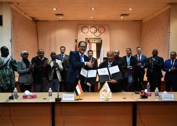 وزير الرياضة يشهد توقيع بروتوكول تعاون بين الاتحاد الدولى للسباحة واتحاد اللجان الأوليمبية الوطنية الإفريقية