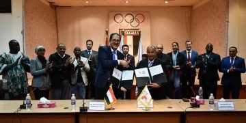 وزير الرياضة يشهد توقيع بروتوكول تعاون بين الاتحاد الدولى للسباحة واتحاد اللجان الأوليمبية الوطنية الإفريقية