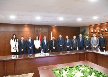 وزير البترول.. يبحث مع شيفرون العالمية زيادة الشراكة في مجال الزيوت وتطوير محطات الوقود