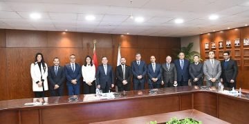 وزير البترول.. يبحث مع شيفرون العالمية زيادة الشراكة في مجال الزيوت وتطوير محطات الوقود