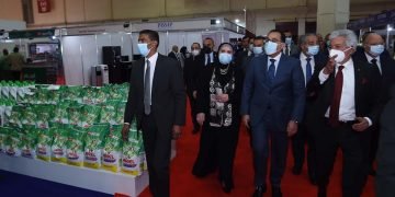 مدبولي يطمئن على وجود تخفيضات وعروض وأسعار مميزة تلبي مختلف احتياجات المواطنين