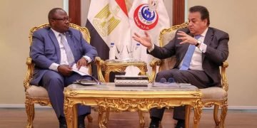 عبدالغفار: استقبال مرضى الحالات الحرجة من دولة زامبيا وعلاجهم بمستشفيات وزارة الصحة