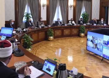 رئيس الوزراء: إعادة هيكلة الموازنة العامة للتعامل مع الأزمة العالمية واتخاذ ما يلزم لتحقيق الانضباط المالى الكامل فى الانفاق