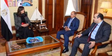 وزيرة الهجرة تستقبل خبيرين من “مصر تستطيع بالصناعة” في مجال التكنولوجيا الرقمية