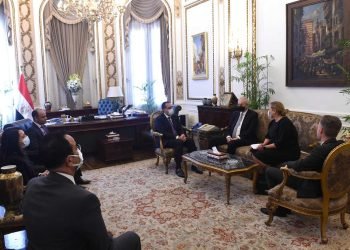 رئيس الوزراء يلتقى مسئولى شركة “ميرسك العالمية”