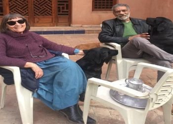 طليقة الفنان “سيد رجب” تتهمه بطردها من منزلها ومحامية الأخير ترد