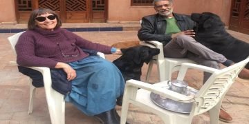 طليقة الفنان “سيد رجب” تتهمه بطردها من منزلها ومحامية الأخير ترد