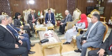 محافظ المنوفية يلتقي وفد جمعية أصدقاء مرضى معهد الكبد القومي ويؤكد تقديم كافة أوجه الدعم للمنظومة الطبية