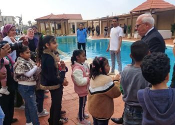 محافظ بورسعيد يشهد احتفال شركة نيوبلان ب “يوم اليتيم”