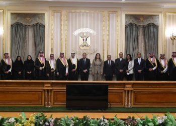 رئيس الوزراء يشهد مراسم التوقيع على اتفاقية بشأن استثمار “صندوق الاستثمارات العامة السعودي” في مصر