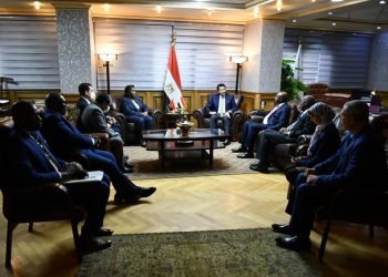 وزير الشباب والرياضة يوقع بروتوكول تعاون مع نظيره الأنجولى