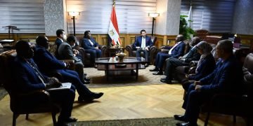 وزير الشباب والرياضة يوقع بروتوكول تعاون مع نظيره الأنجولى