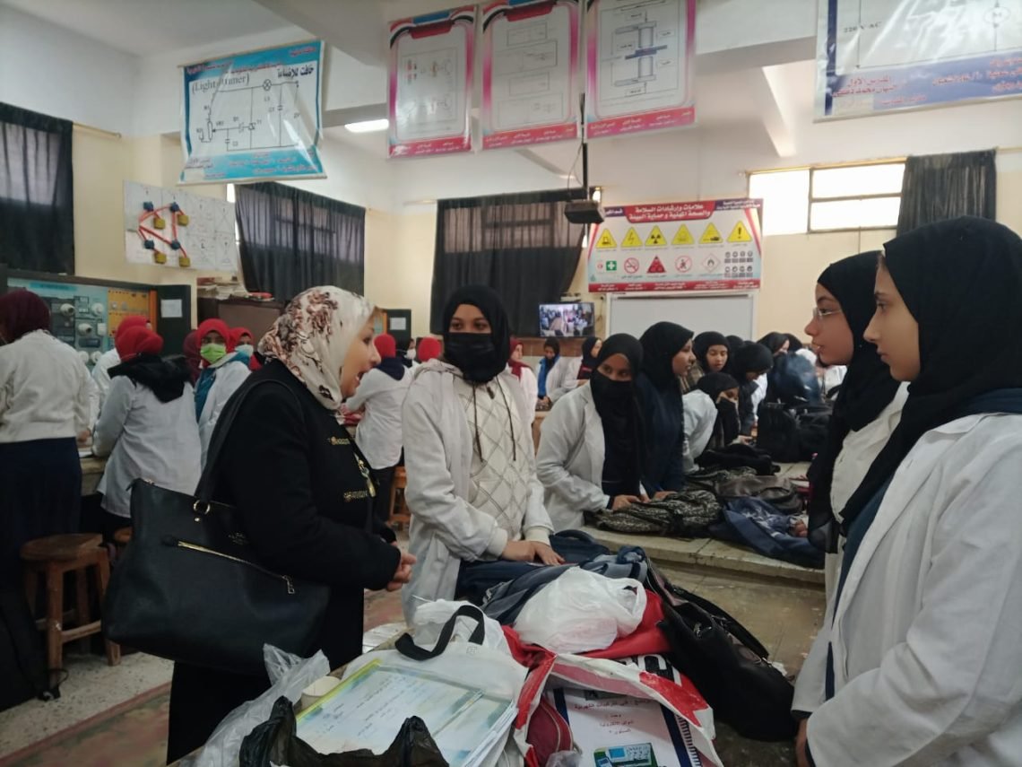 نحو مزيداً من الدعم للتعليم الفني .. النائب نسرين صلاح في زيارة للمدرسة الالكترونية الفنية بنات بالمنصورة