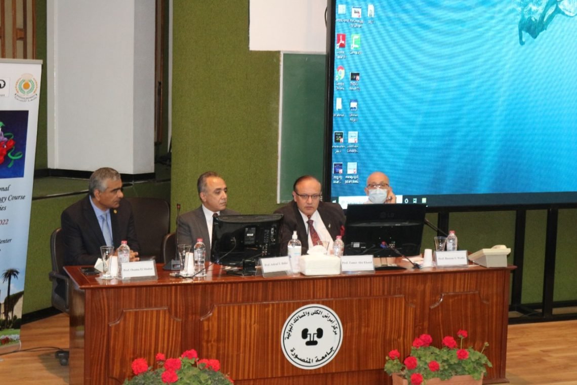 الدورة الدولية التدريبية الأولى لزراعة الكلى للدول الأفريقية بمركز جراحة الكلى والمسالك البولية جامعة المنصورة