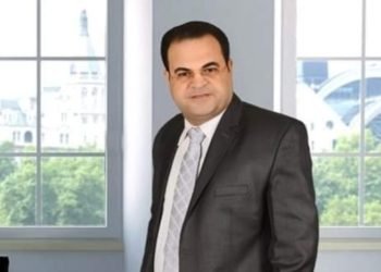 ولي أمر يشيد بمنع دخول الطلبة بالكتاب المدرسي