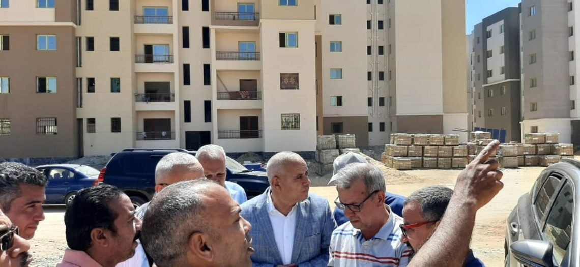 مسئولو ” الإسكان ” يتفقدون عدداً من المشروعات السكنية والمرافق بمدينتى العاشر من رمضان والعبور الجديدة