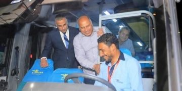 وزير النقل ومحافظ سوهاج يدشنان خطوط النقل الجماعي للركاب بسوهاج