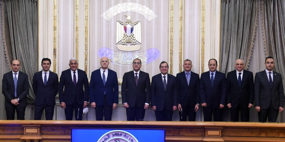 رئيس الوزراء يشهد مراسم التوقيع على اتفاق إطاري للتعاون في مجال الغاز الطبيعي وتصديره بين “إيجاس” المصرية و”إيني” الإيطالية