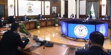 رئيس الوزراء يتابع جهود توفير السلع الاستراتيجية ومستلزمات الإنتاج