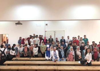 معاً نستطيع القضاء على الأمية.. ندوة بآداب حلوان