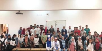 معاً نستطيع القضاء على الأمية.. ندوة بآداب حلوان