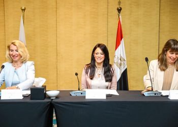 المشاط: تقرير البنك الأوروبي يشيد بمشروعات البنية التحتية الرقمية ويؤكد على ضرورة تطوير الأطر التنظيمية وتنمية المهارات البشرية