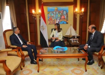 وزارة الهجرة ومؤسسة شباب القادة تبحثان سبل التعاون بين مركز الهجرة لشباب الدارسين بالخارج MEDCE و YLF